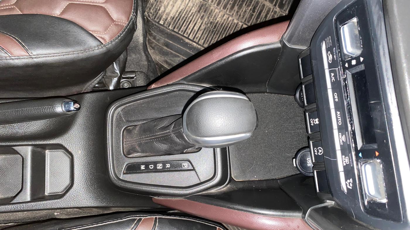 2024 Maruti Grand Vitara DELTA SMART HYBRID AT, Petrol, Automatic, 18,517 km, Gear Lever
