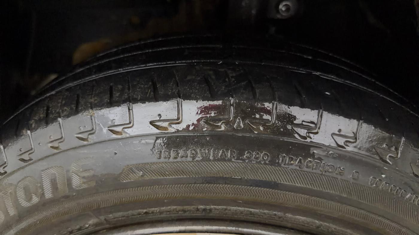2016 Mahindra Kuv100 K6 D 6 STR, Diesel, Manual, 68,044 km, Left Front Tyre Tread