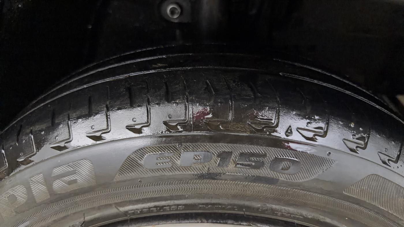 2016 Mahindra Kuv100 K6 D 6 STR, Diesel, Manual, 68,044 km, Right Front Tyre Tread