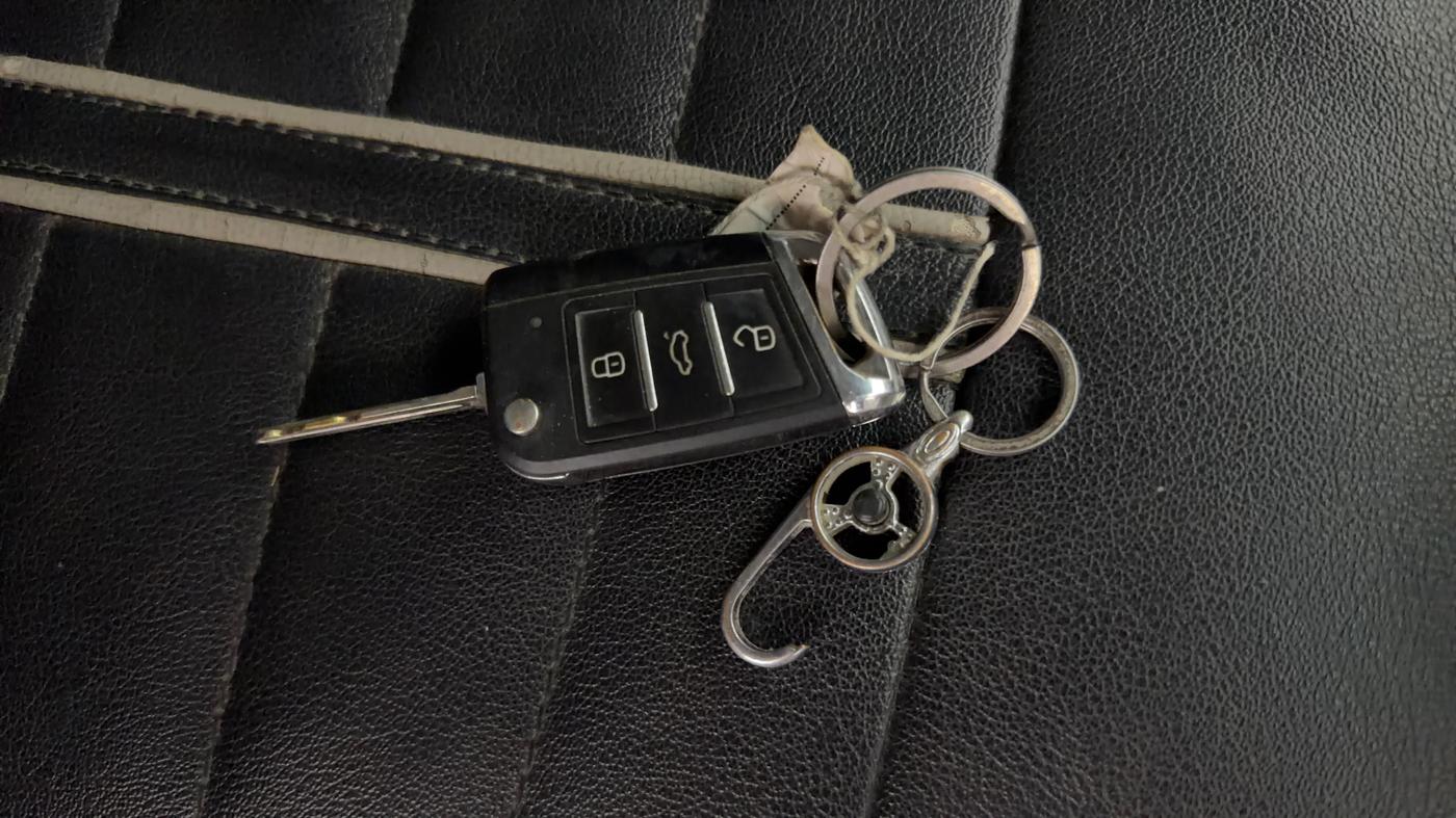 2016 Mahindra Kuv100 K6 D 6 STR, Diesel, Manual, 68,044 km, Key Close Up