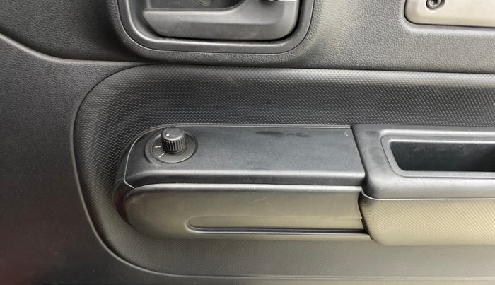 2022 Mahindra Thar LX D AT 4WD HT, Diesel, Automatic, 23,863 km, Driver Side Door Panels Control