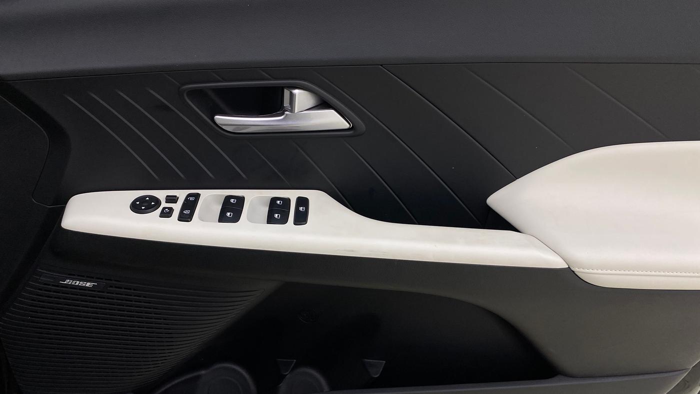 2025 Hyundai Verna SX(O) 1.5 MPI IVT , Petrol, Automatic, 261 km, Driver Side Door Panels Control