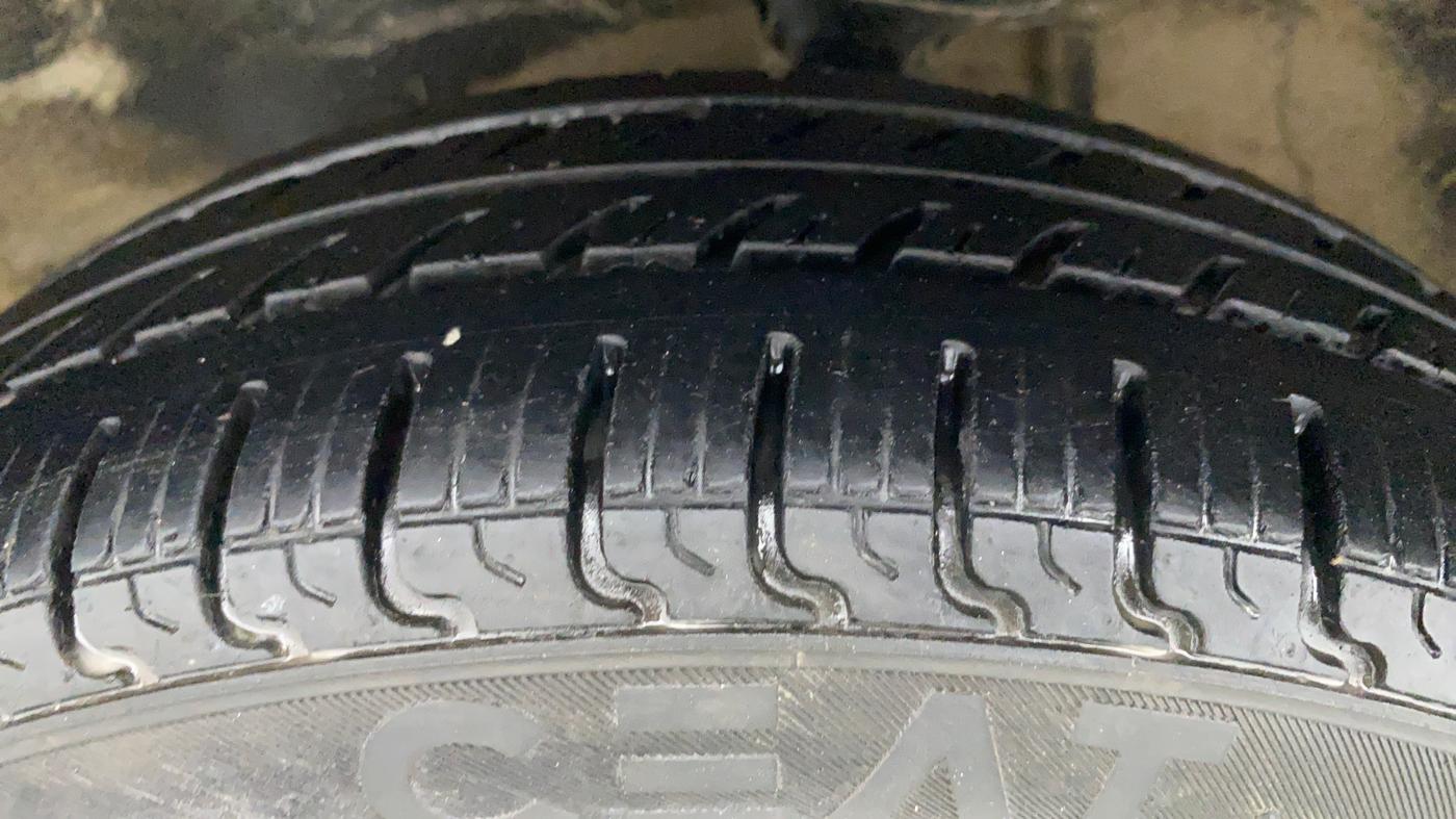 2016 Maruti Alto K10 LXI CNG, CNG, Manual, 91,884 km, Left Front Tyre Tread