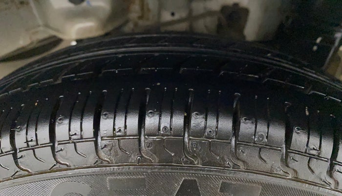 2017 Hyundai Eon ERA +, Petrol, Manual, 66,838 km, Left Rear Tyre Tread