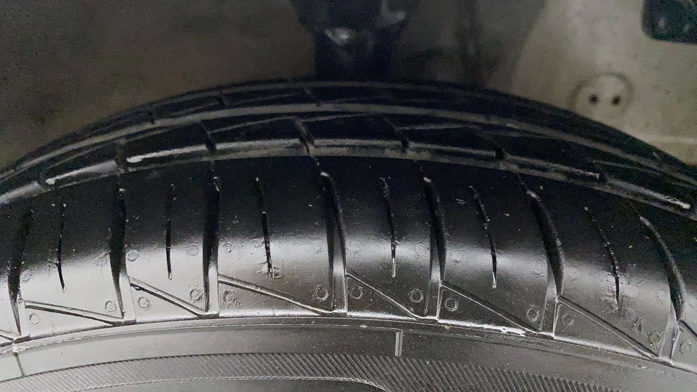 2017 Hyundai Eon ERA +, Petrol, Manual, 66,838 km, Right Front Tyre Tread