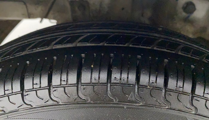 2017 Hyundai Eon ERA +, Petrol, Manual, 66,838 km, Right Rear Tyre Tread