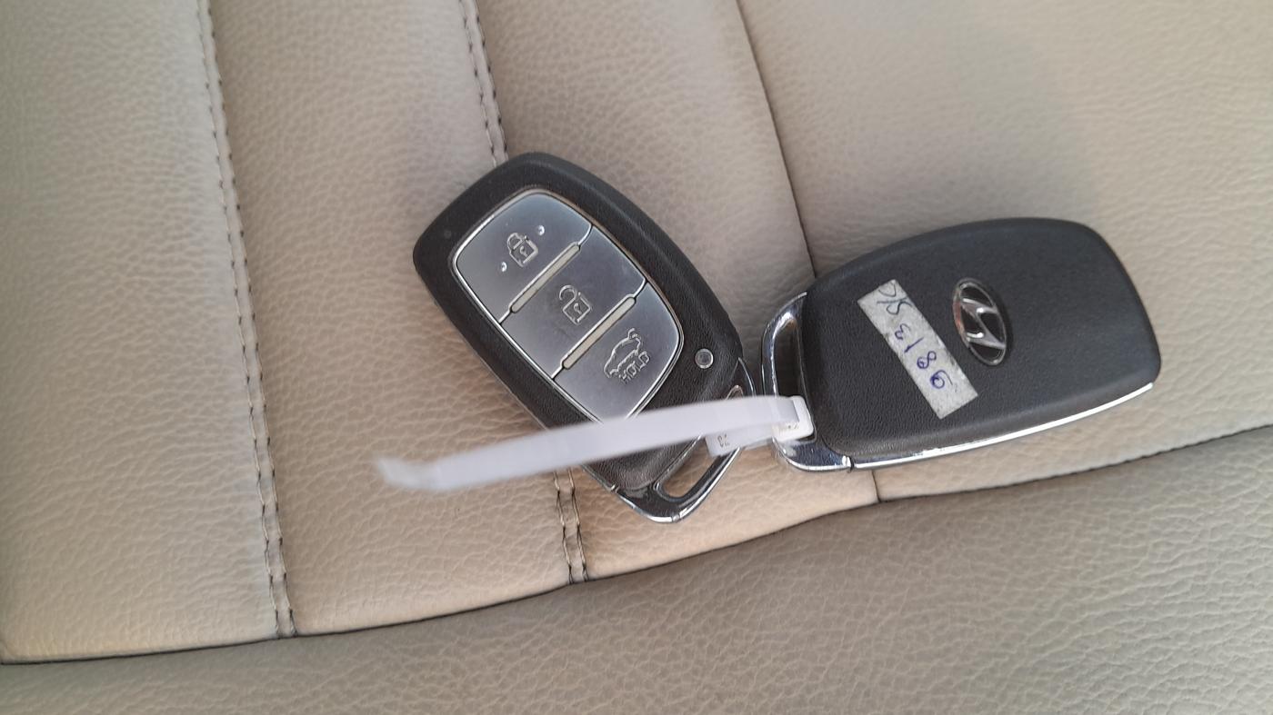 2014 Hyundai Xcent SX AT 1.2 (O), Petrol, Automatic, 78,893 km, Key Close Up