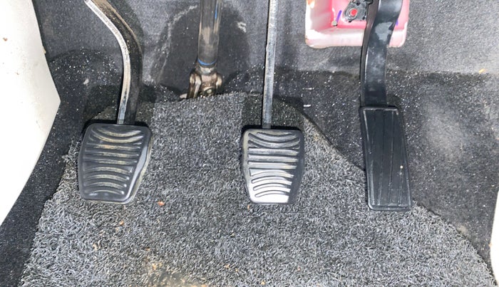 2021 Mahindra XUV300 W8 (O) 1.2 PETROL, Petrol, Manual, 1,10,613 km, Pedals