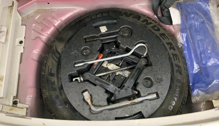 2021 Mahindra XUV300 W8 (O) 1.2 PETROL, Petrol, Manual, 1,10,613 km, Spare Tyre