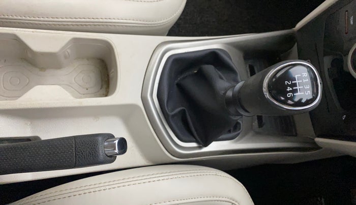 2021 Mahindra XUV300 W8 (O) 1.2 PETROL, Petrol, Manual, 1,10,613 km, Gear Lever