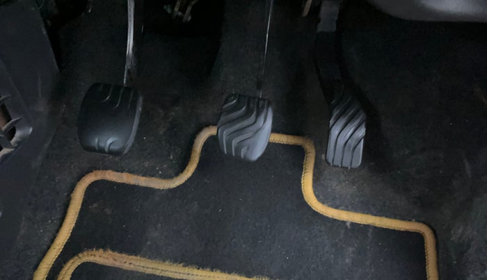 2016 Renault Kwid RXL, Petrol, Manual, 43,923 km, Pedals