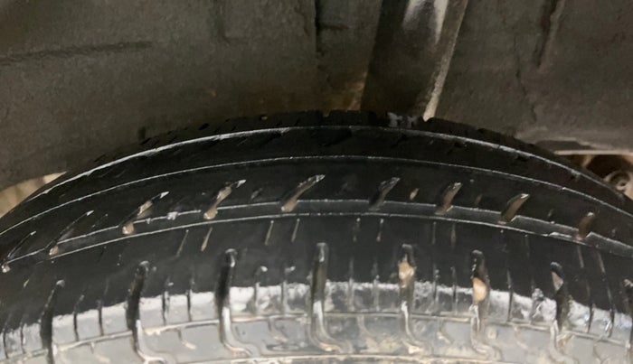 2016 Renault Kwid RXL, Petrol, Manual, 43,923 km, Left Rear Tyre Tread