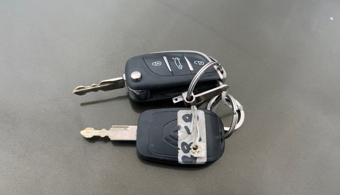 2016 Renault Kwid RXL, Petrol, Manual, 43,923 km, Key Close Up