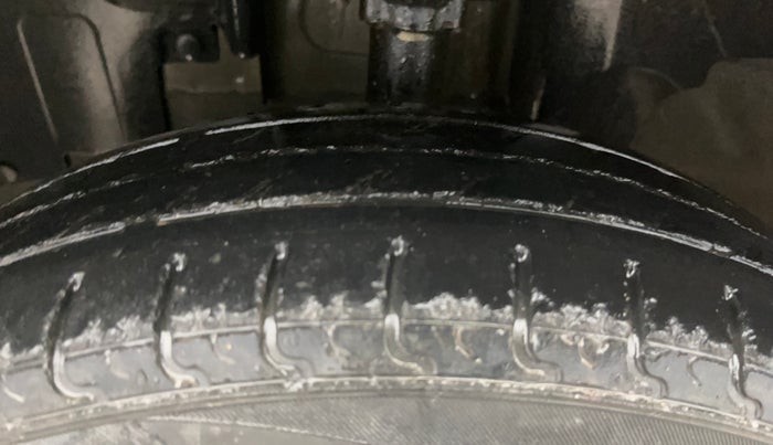 2016 Renault Kwid RXL, Petrol, Manual, 43,923 km, Left Front Tyre Tread