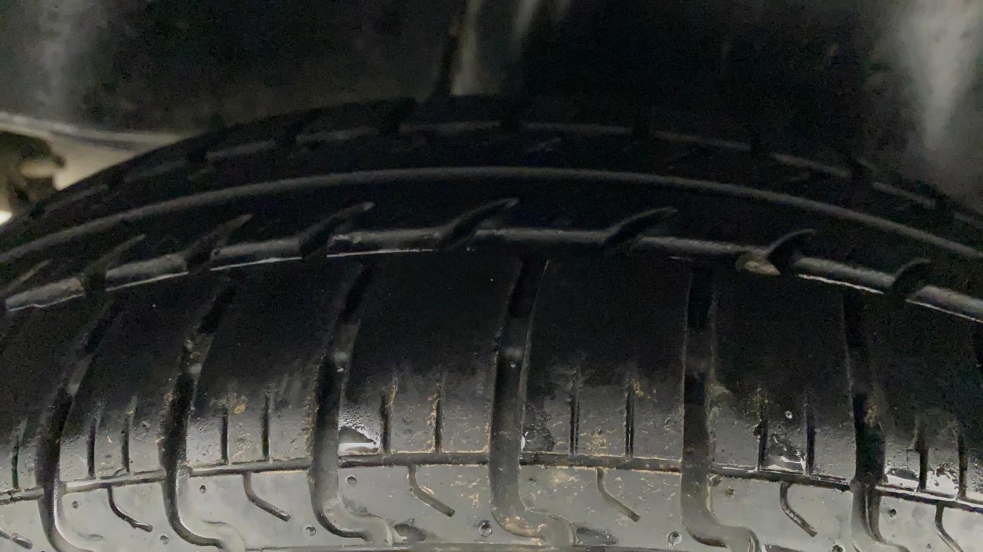 2011 Maruti Swift LXI, Petrol, Manual, 54,277 km, Right Rear Tyre Tread