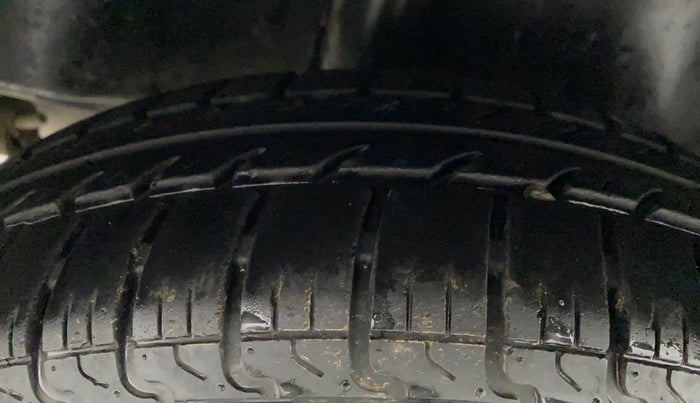 2011 Maruti Swift LXI, Petrol, Manual, 54,277 km, Right Rear Tyre Tread
