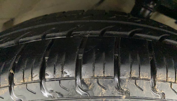 2011 Maruti Swift LXI, Petrol, Manual, 54,277 km, Right Front Tyre Tread