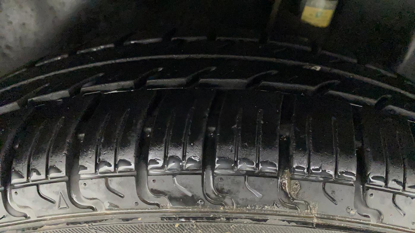 2011 Maruti Swift LXI, Petrol, Manual, 54,277 km, Left Rear Tyre Tread