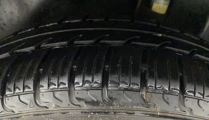 2011 Maruti Swift LXI, Petrol, Manual, 54,277 km, Left Rear Tyre Tread