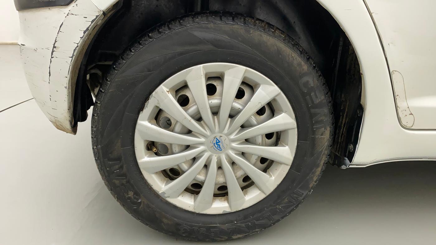 2011 Maruti Swift LXI, Petrol, Manual, 54,277 km, Right Rear Wheel