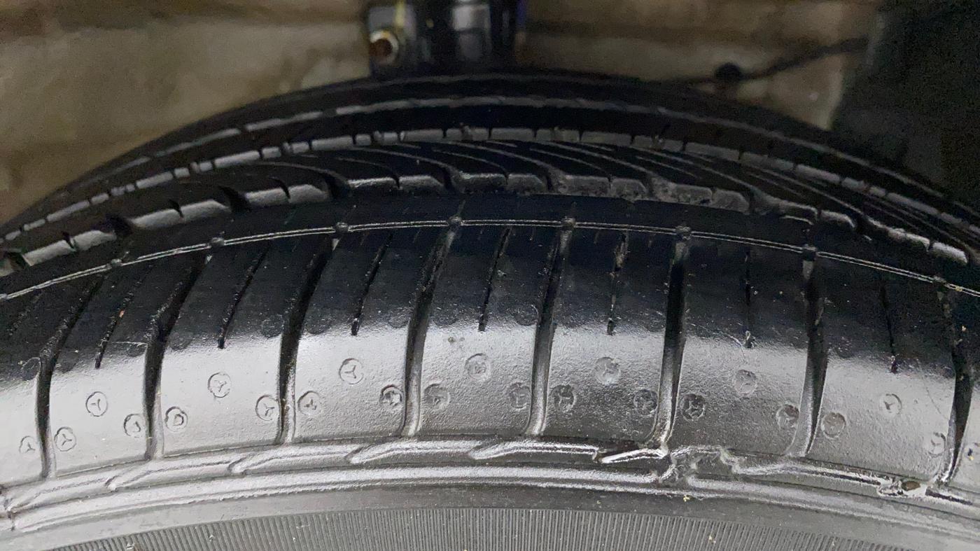 2022 Maruti Ciaz ALPHA  AT 1.5 SHVS PETROL, Petrol, Automatic, 7,536 km, Right Front Tyre Tread