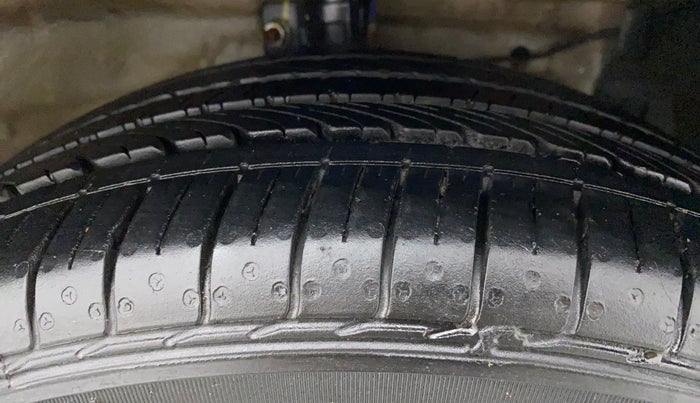 2022 Maruti Ciaz ALPHA  AT 1.5 SHVS PETROL, Petrol, Automatic, 7,536 km, Right Front Tyre Tread