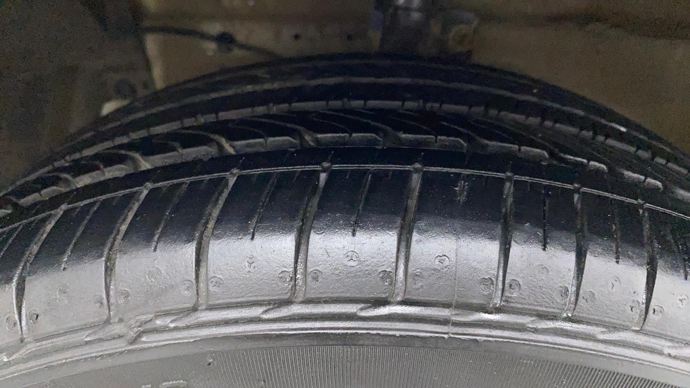 2022 Maruti Ciaz ALPHA  AT 1.5 SHVS PETROL, Petrol, Automatic, 7,536 km, Left Front Tyre Tread