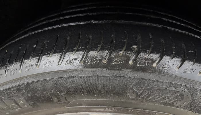 2022 Mahindra XUV700 AX 7 D MT 7 STR, Diesel, Manual, 45,081 km, Right Front Tyre Tread