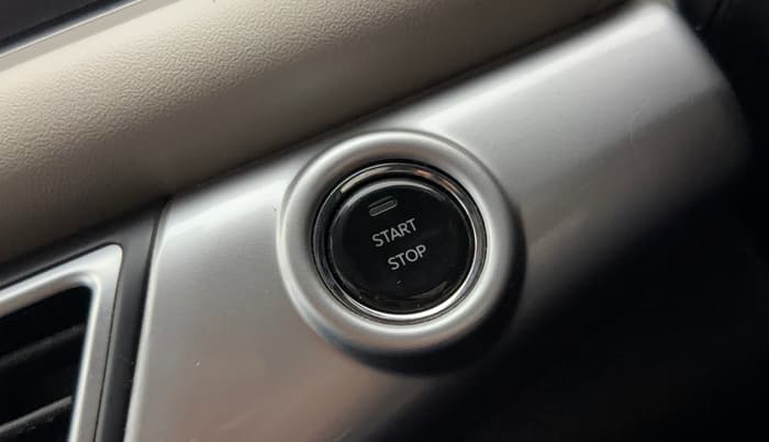 2022 Mahindra XUV700 AX 7 D MT 7 STR, Diesel, Manual, 45,081 km, Keyless Start/ Stop Button