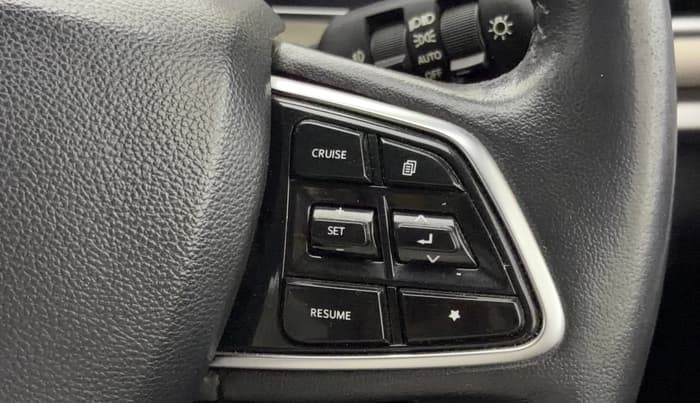 2022 Mahindra XUV700 AX 7 D MT 7 STR, Diesel, Manual, 45,081 km, Adaptive Cruise Control