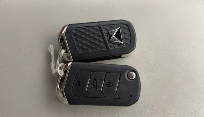 2022 Mahindra XUV700 AX 7 D MT 7 STR, Diesel, Manual, 45,081 km, Key Close Up
