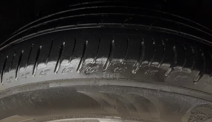 2022 Mahindra XUV700 AX 7 D MT 7 STR, Diesel, Manual, 45,081 km, Left Rear Tyre Tread