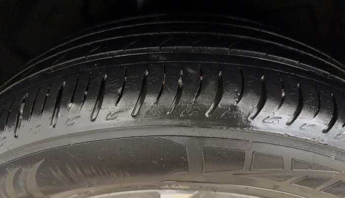 2022 Mahindra XUV700 AX 7 D MT 7 STR, Diesel, Manual, 45,081 km, Right Rear Tyre Tread