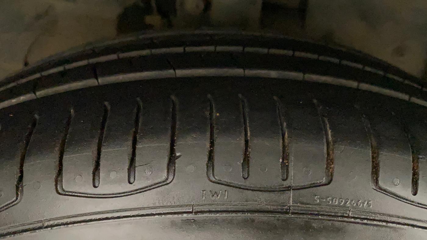 2018 Ford FREESTYLE TITANIUM PLUS 1.2 PETROL, Petrol, Manual, 60,639 km, Right Front Tyre Tread