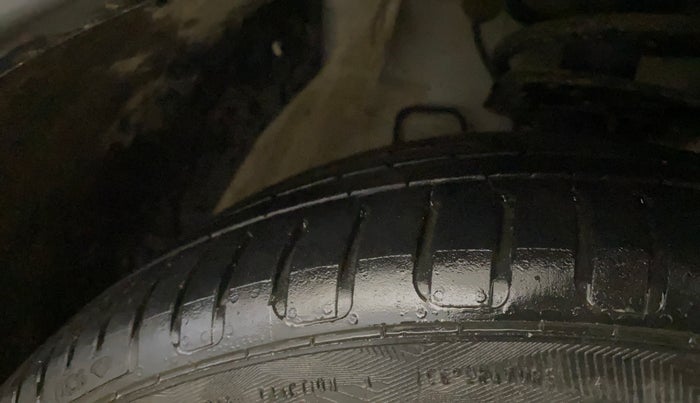 2022 MG ASTOR SAVVY 1.3 TURBO AT S RED, Petrol, Automatic, 42,010 km, Right Front Tyre Tread