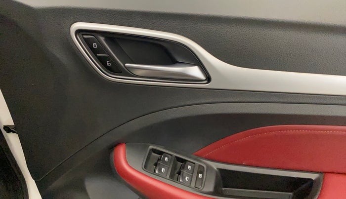 2022 MG ASTOR SAVVY 1.3 TURBO AT S RED, Petrol, Automatic, 42,010 km, Driver Side Door Panels Control