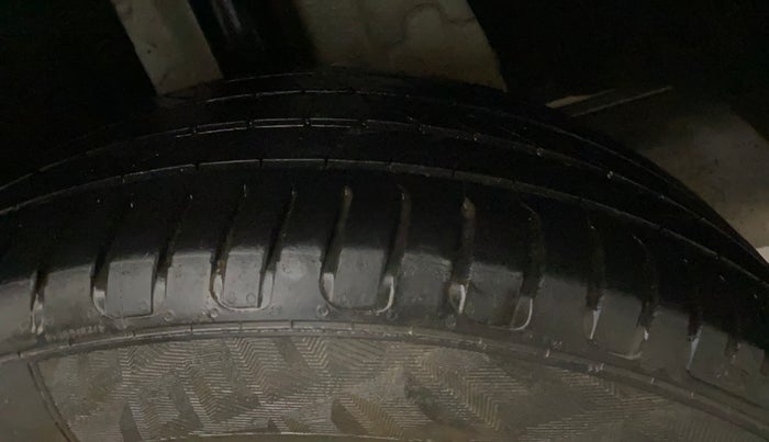 2022 MG ASTOR SAVVY 1.3 TURBO AT S RED, Petrol, Automatic, 42,010 km, Left Rear Tyre Tread