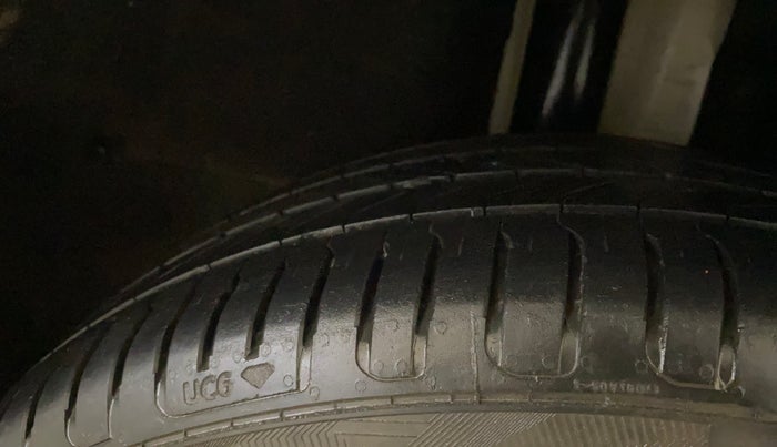 2022 MG ASTOR SAVVY 1.3 TURBO AT S RED, Petrol, Automatic, 42,010 km, Right Rear Tyre Tread