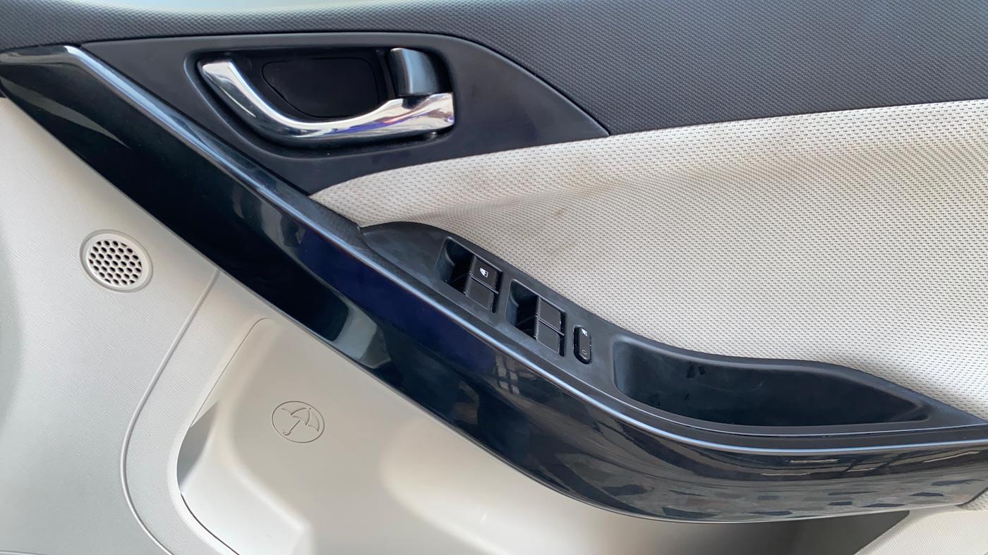 2020 Tata NEXON XZ PLUS PETROL, Petrol, Manual, 1,21,183 km, Driver Side Door Panels Control