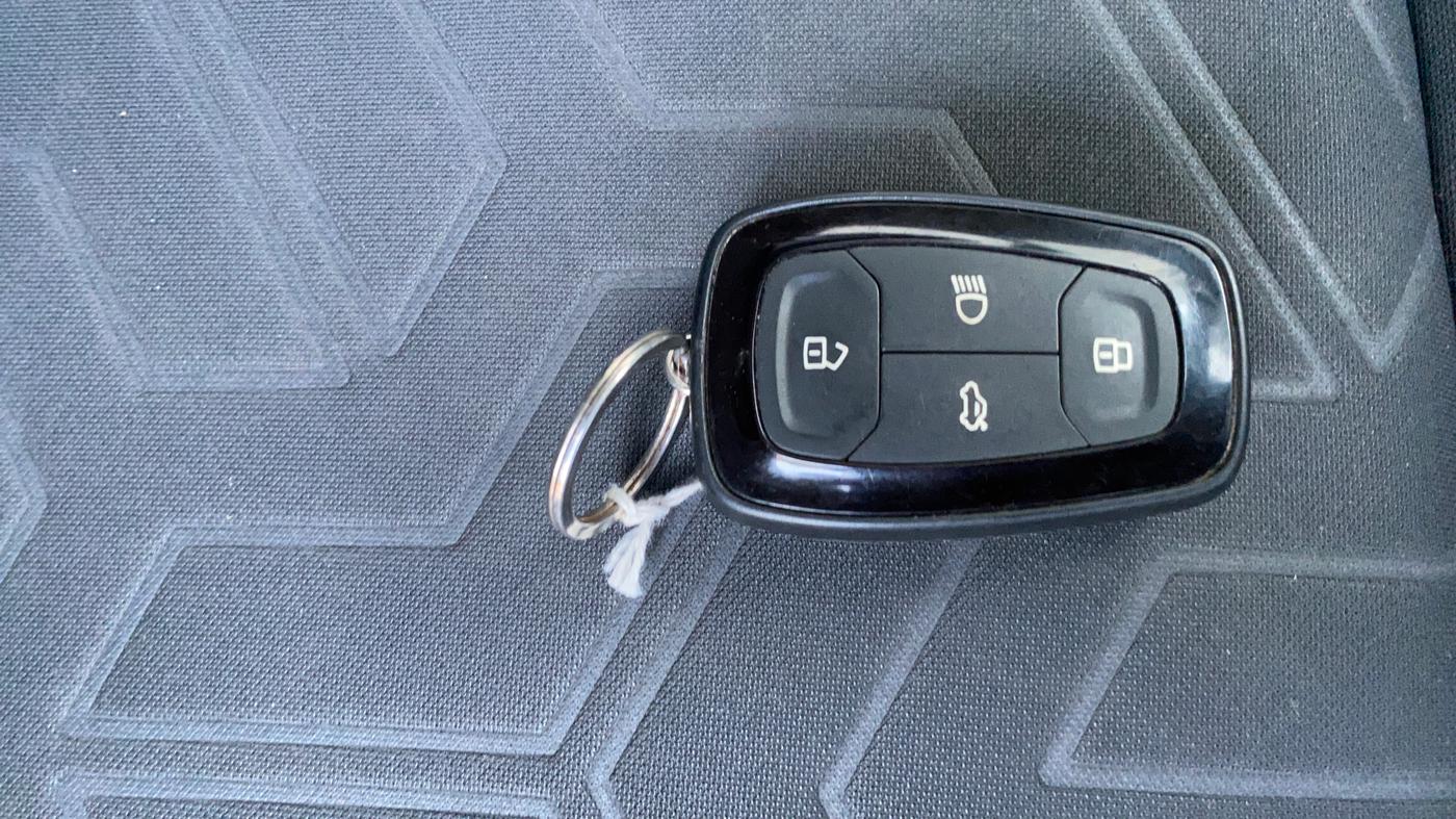2020 Tata NEXON XZ PLUS PETROL, Petrol, Manual, 1,21,183 km, Key Close Up