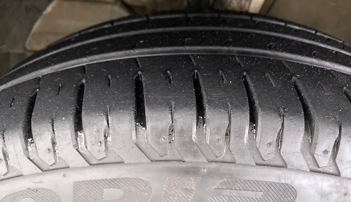 2020 Maruti XL6 ZETA SHVS, Petrol, Manual, 15,968 km, Left Front Tyre Tread