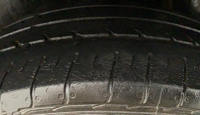 2019 Maruti Ciaz DELTA 1.5 SHVS MT PETROL, Petrol, Manual, 32,885 km, Left Rear Tyre Tread