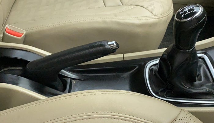 2019 Maruti Ciaz DELTA 1.5 SHVS MT PETROL, Petrol, Manual, 32,885 km, Gear Lever