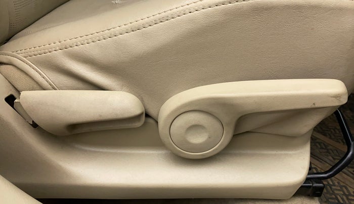 2019 Maruti Ciaz DELTA 1.5 SHVS MT PETROL, Petrol, Manual, 32,885 km, Driver Side Adjustment Panel