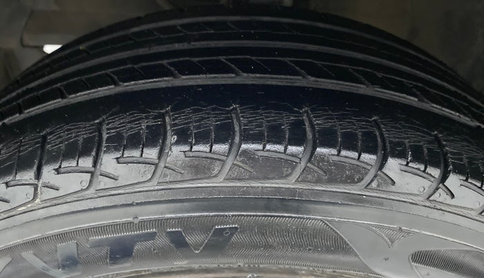 2017 Maruti Baleno DELTA 1.2 K12, Petrol, Manual, 51,813 km, Left Front Tyre Tread