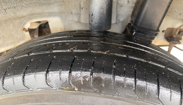 2016 Hyundai Grand i10 SPORTZ 1.2 KAPPA VTVT, CNG, Manual, 97,381 km, Left Rear Tyre Tread