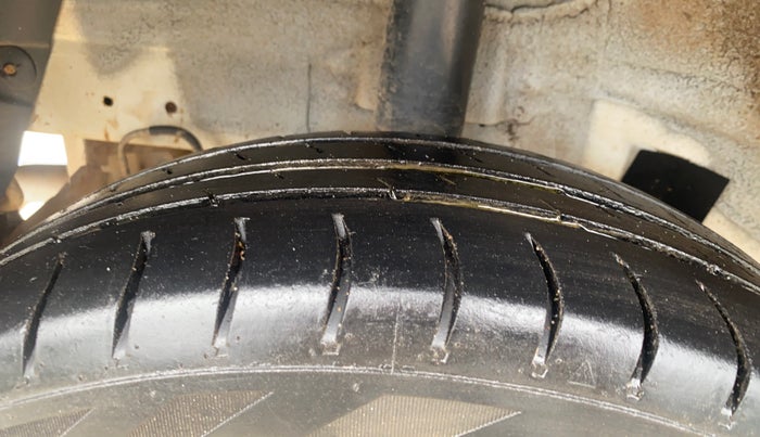 2016 Hyundai Grand i10 SPORTZ 1.2 KAPPA VTVT, CNG, Manual, 97,381 km, Right Rear Tyre Tread