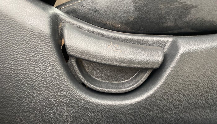 2016 Hyundai Grand i10 SPORTZ 1.2 KAPPA VTVT, CNG, Manual, 97,381 km, Driver Side Adjustment Panel