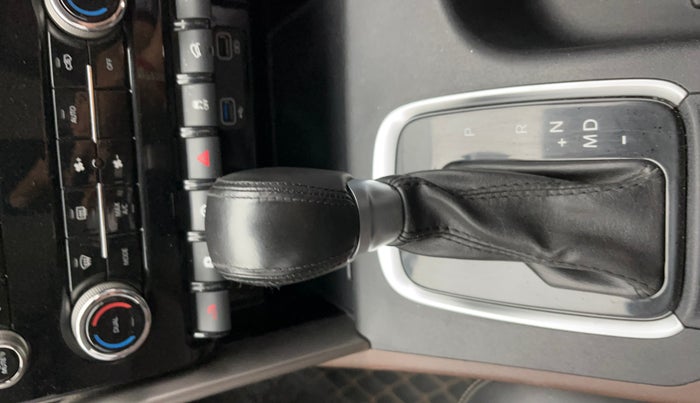 2022 Mahindra SCORPIO-N Z8 L PETROL AT 6 STR, Petrol, Automatic, 52,457 km, Gear Lever