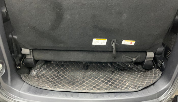 2022 Mahindra SCORPIO-N Z8 L PETROL AT 6 STR, Petrol, Automatic, 52,457 km, Boot Inside